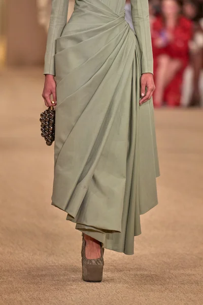 Look 16